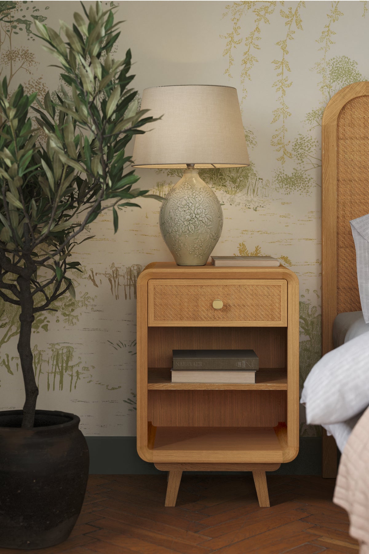 Millen staliukas prie lovos su 1 stalčiumi