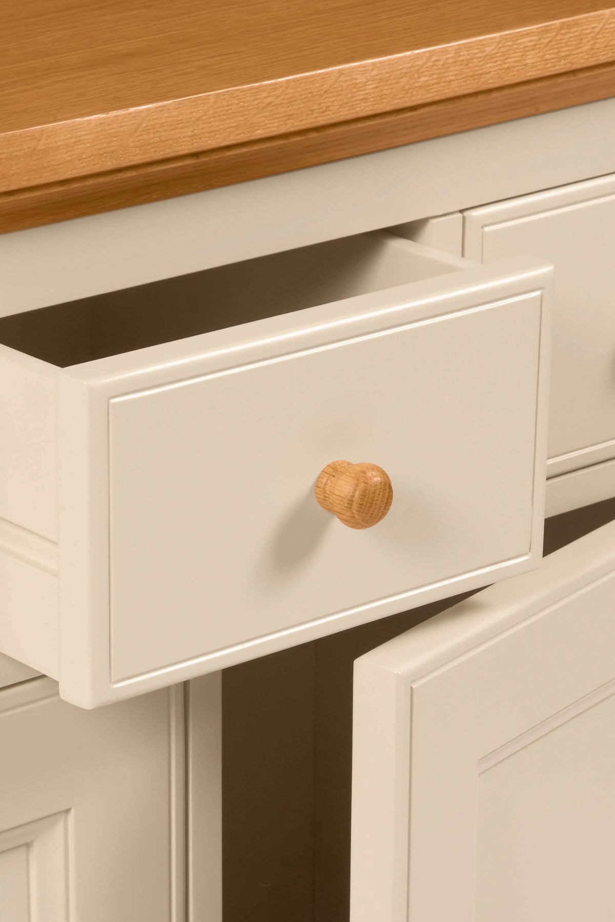 Oakham 2 durų komoda su 3 stalčiais