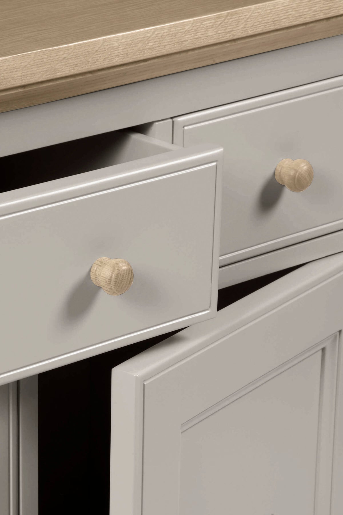 Oakham 2 durų komoda su 3 stalčiais