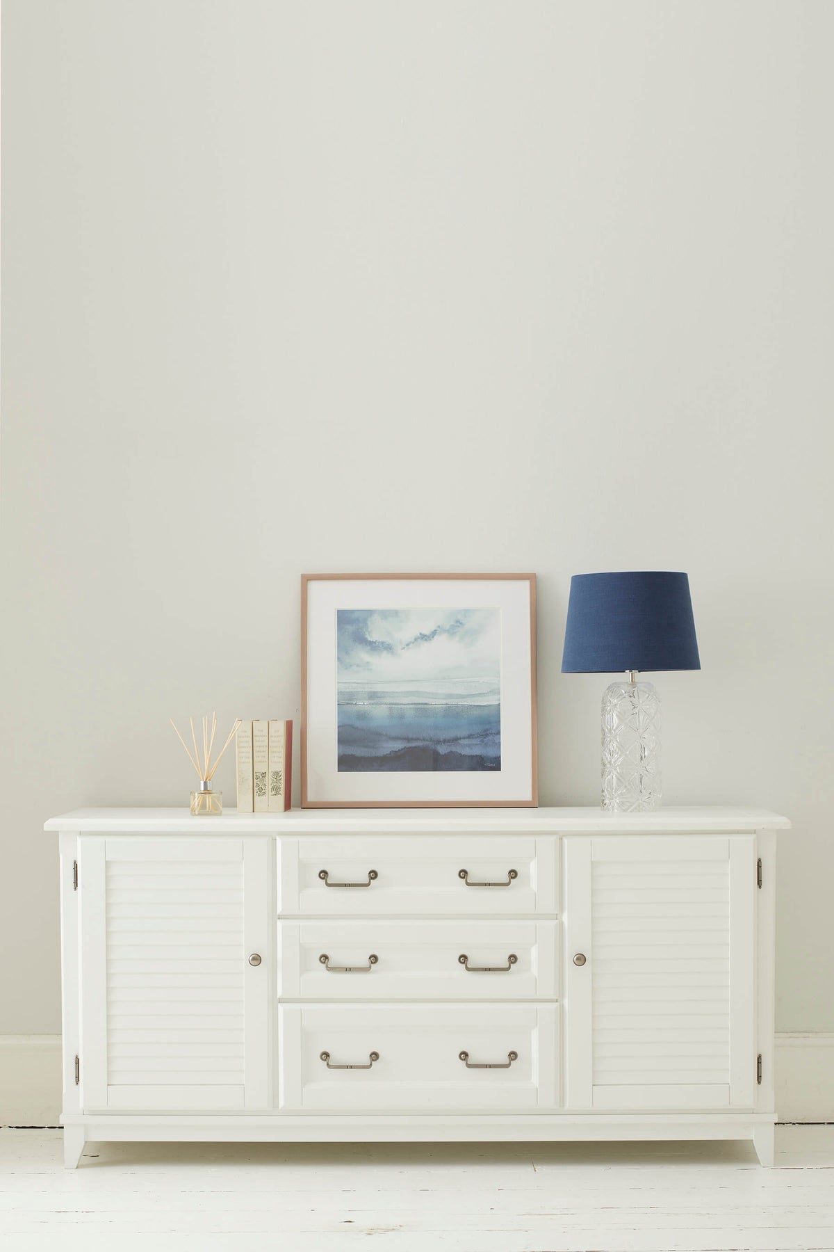 Devon 2 durų komoda su 3 stalčiais