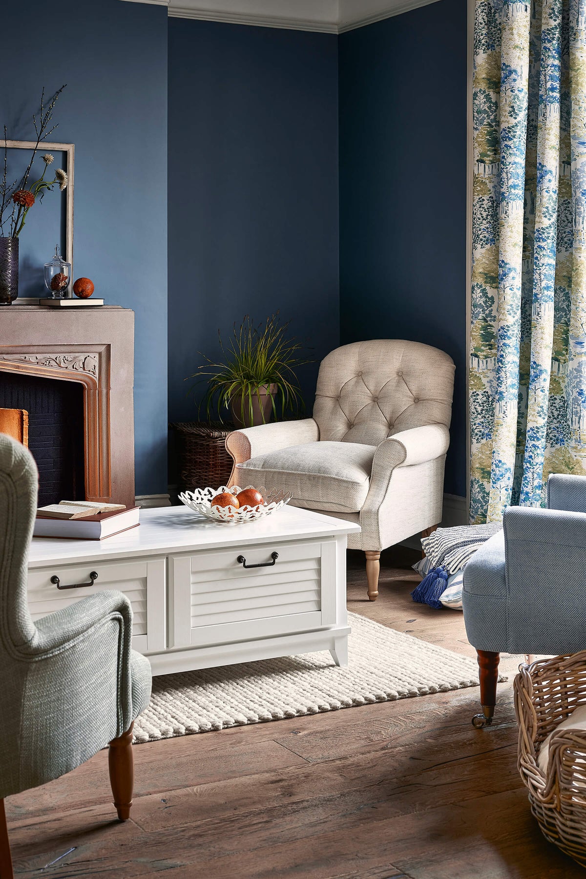 Devon kavos staliukas su 2 stalčiais