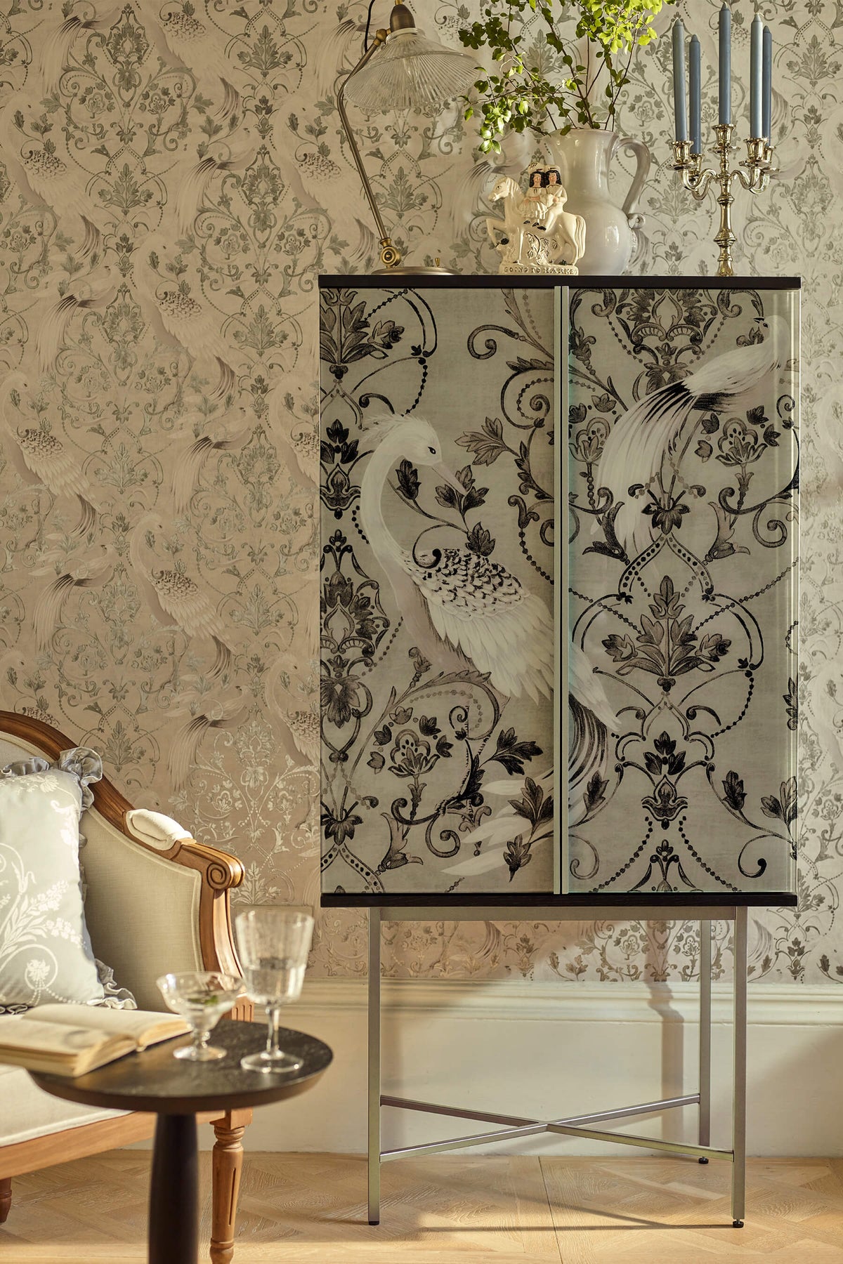 Tregaron 2 durų spintelė gėrimams