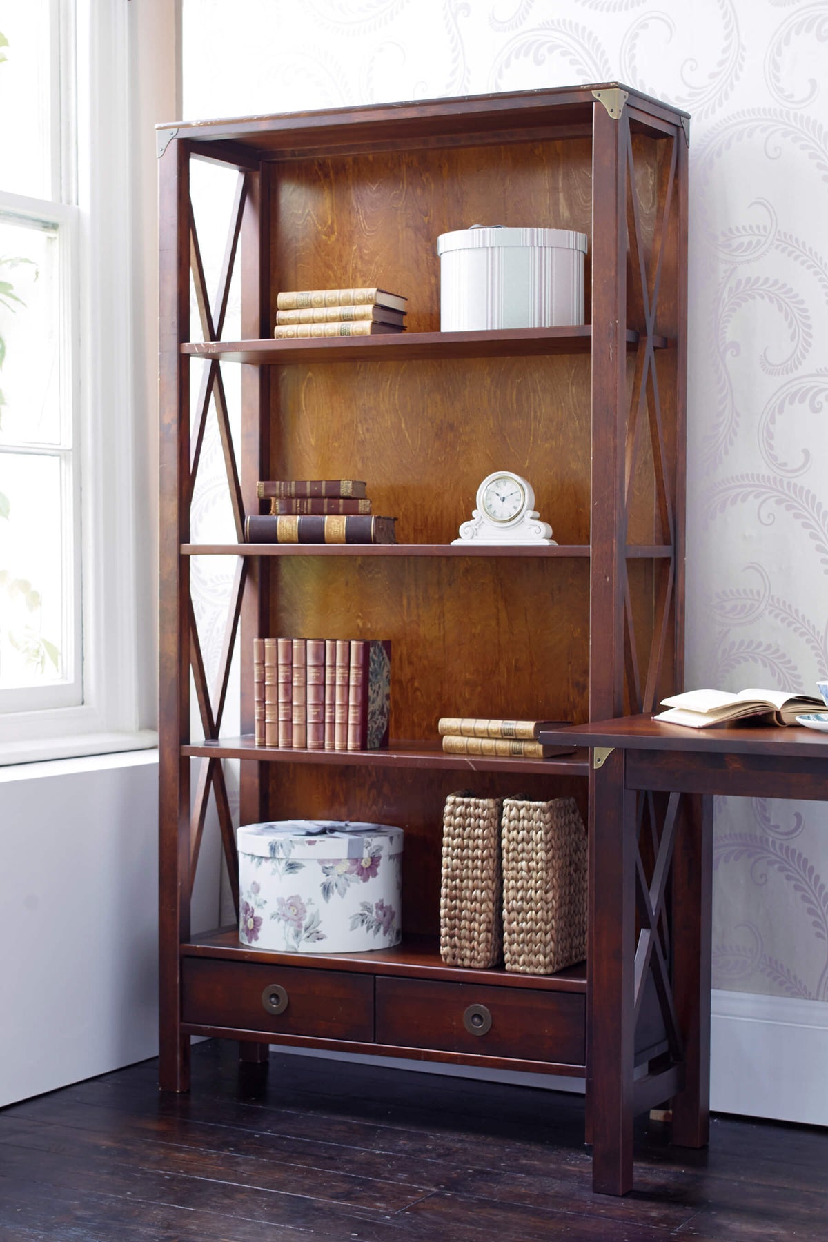 Balmoral 1 dalies knygų spinta su 2 stalčiais