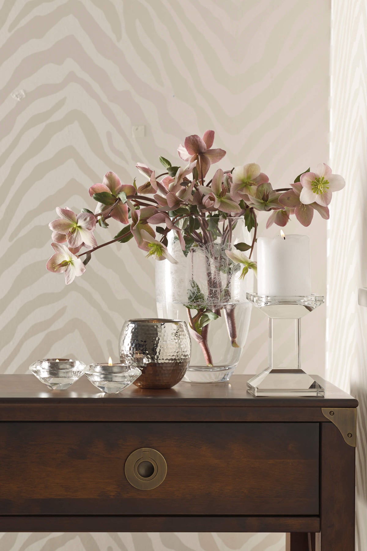 Balmoral konsolė su 2 stalčiais