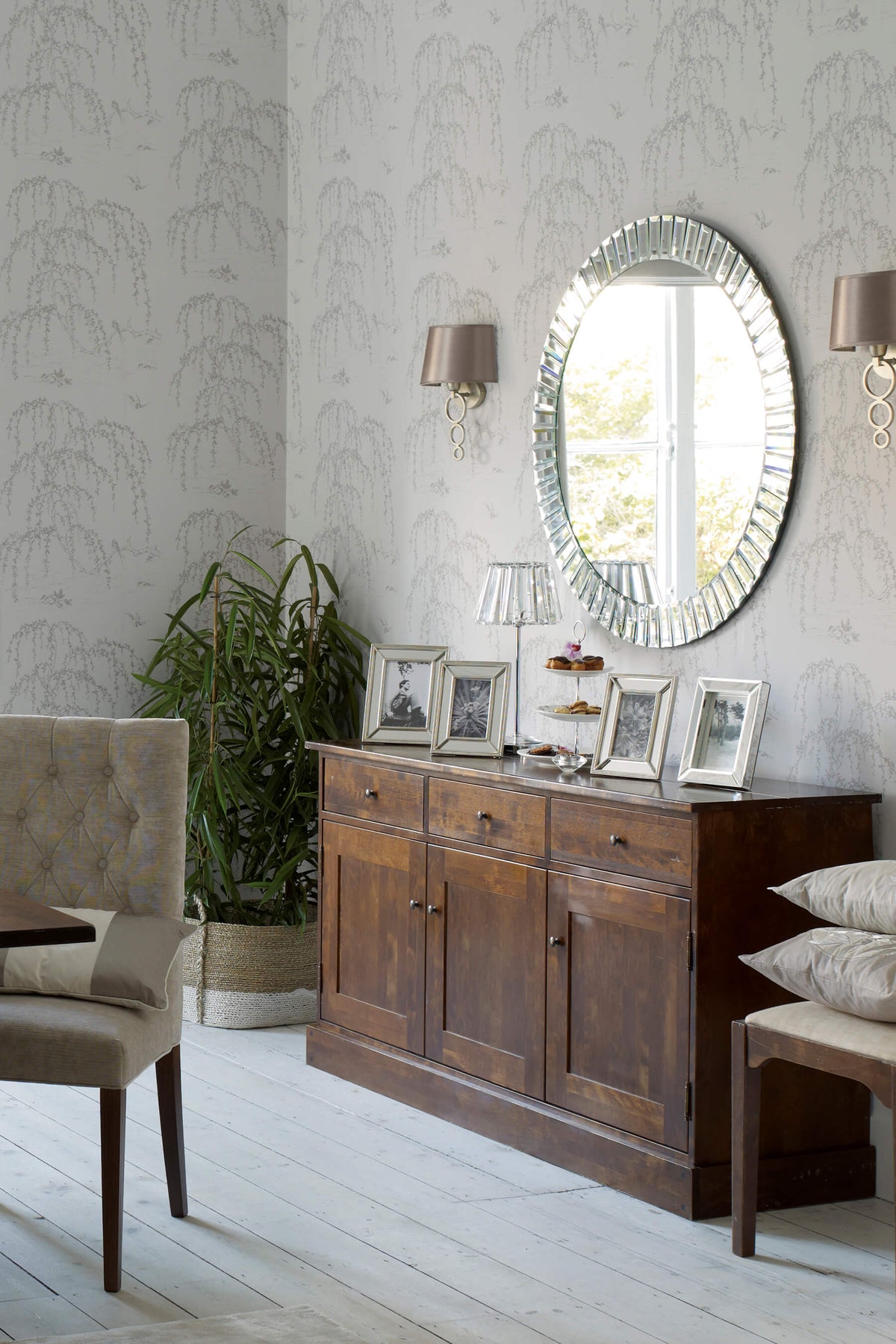 Garrat 3 durų komoda su 3 stalčiais