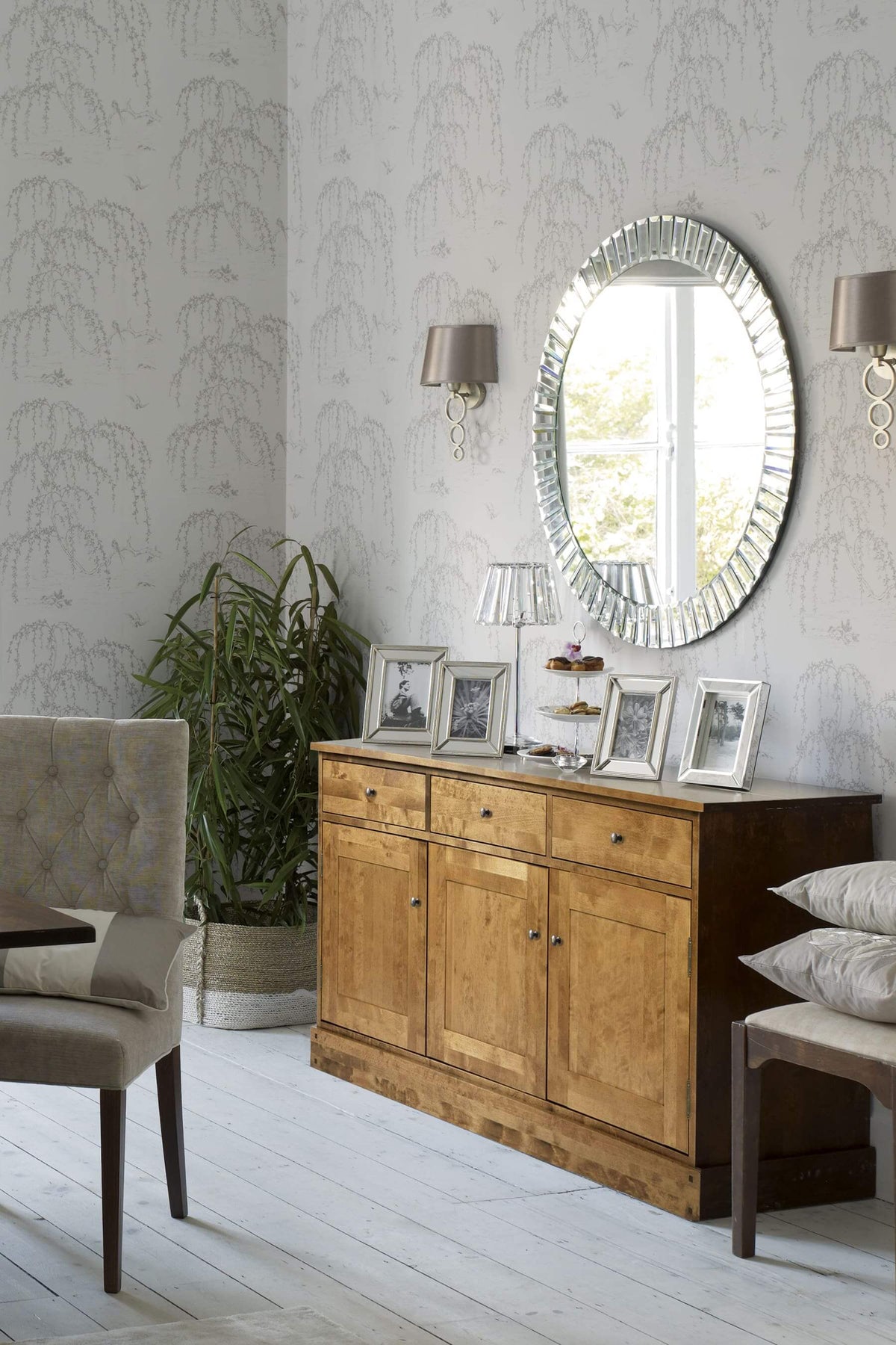 Garrat 3 durų komoda su 3 stalčiais