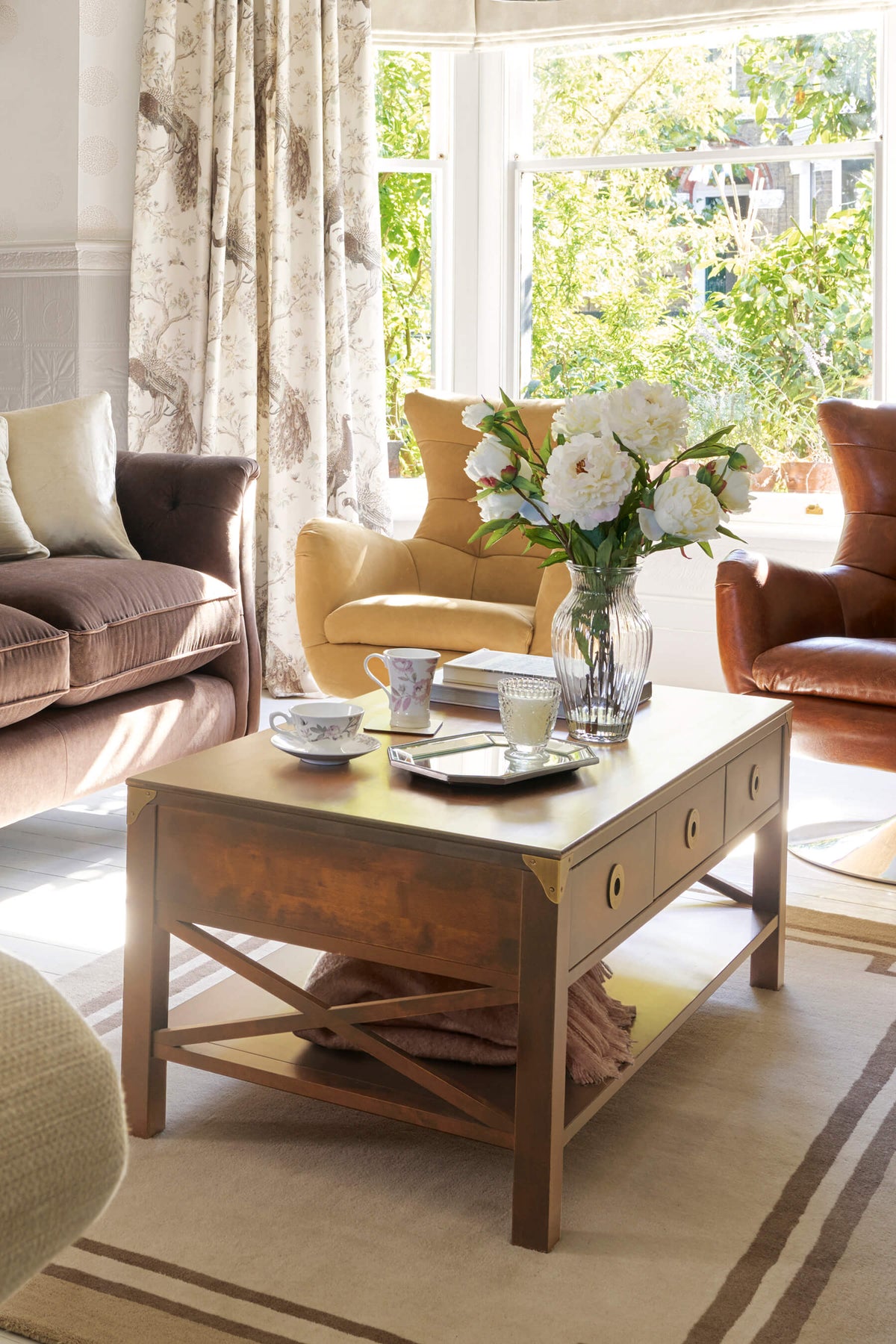 Balmoral kavos staliukas su 3 stalčiais