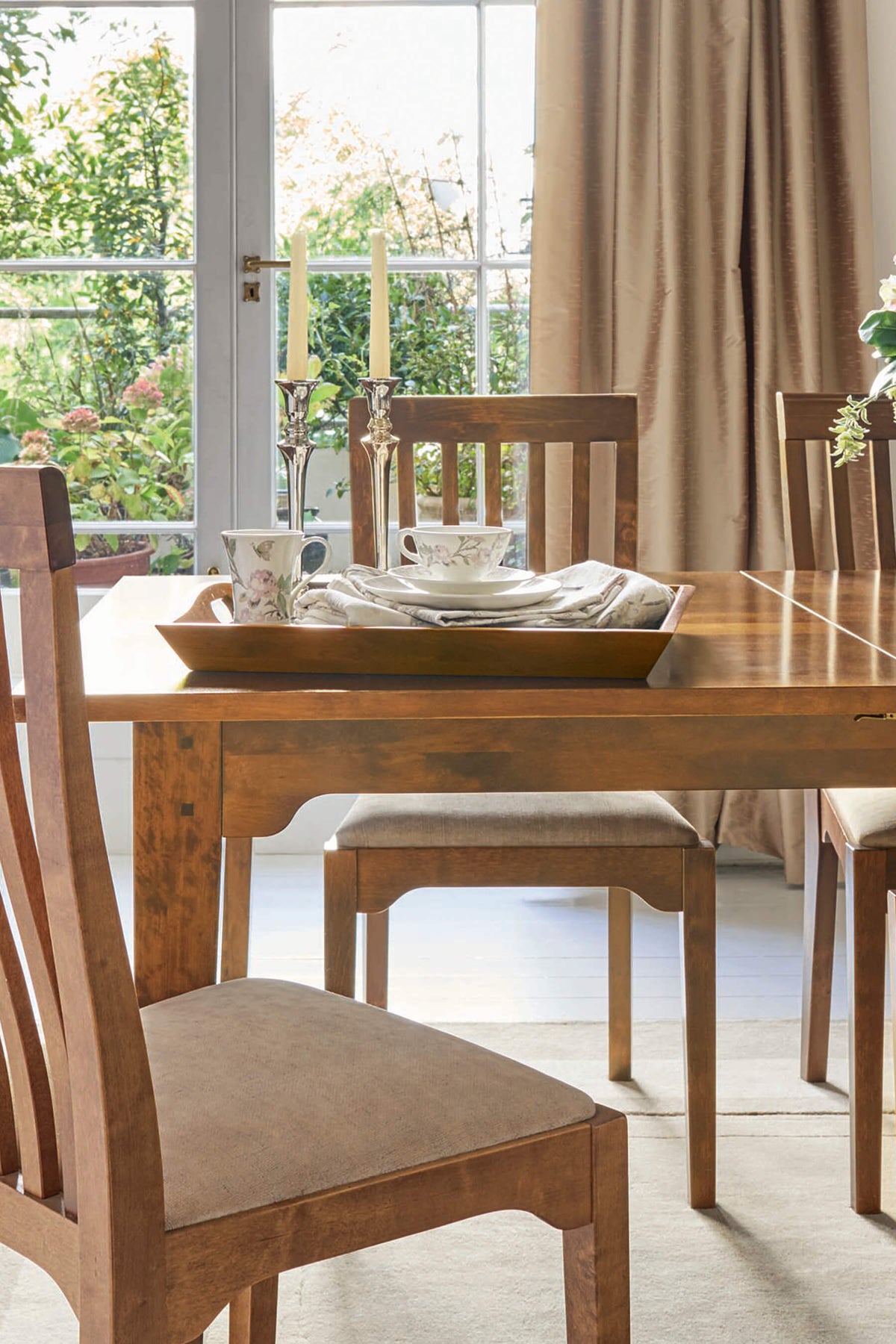 Balmoral valgomojo stalas su prailginimu