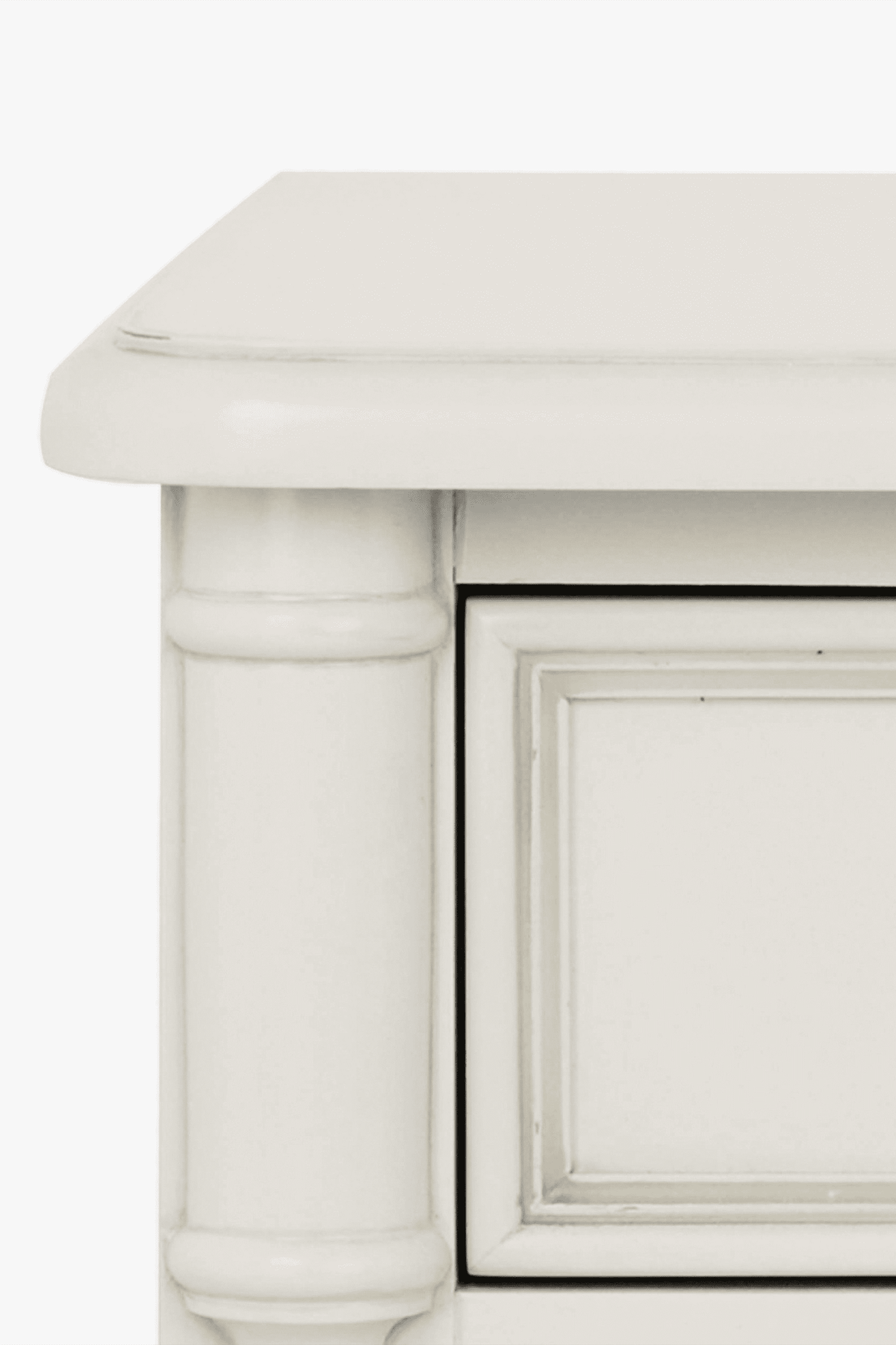 Clifton staliukas prie lovos ar sofos su 3 stalčiais