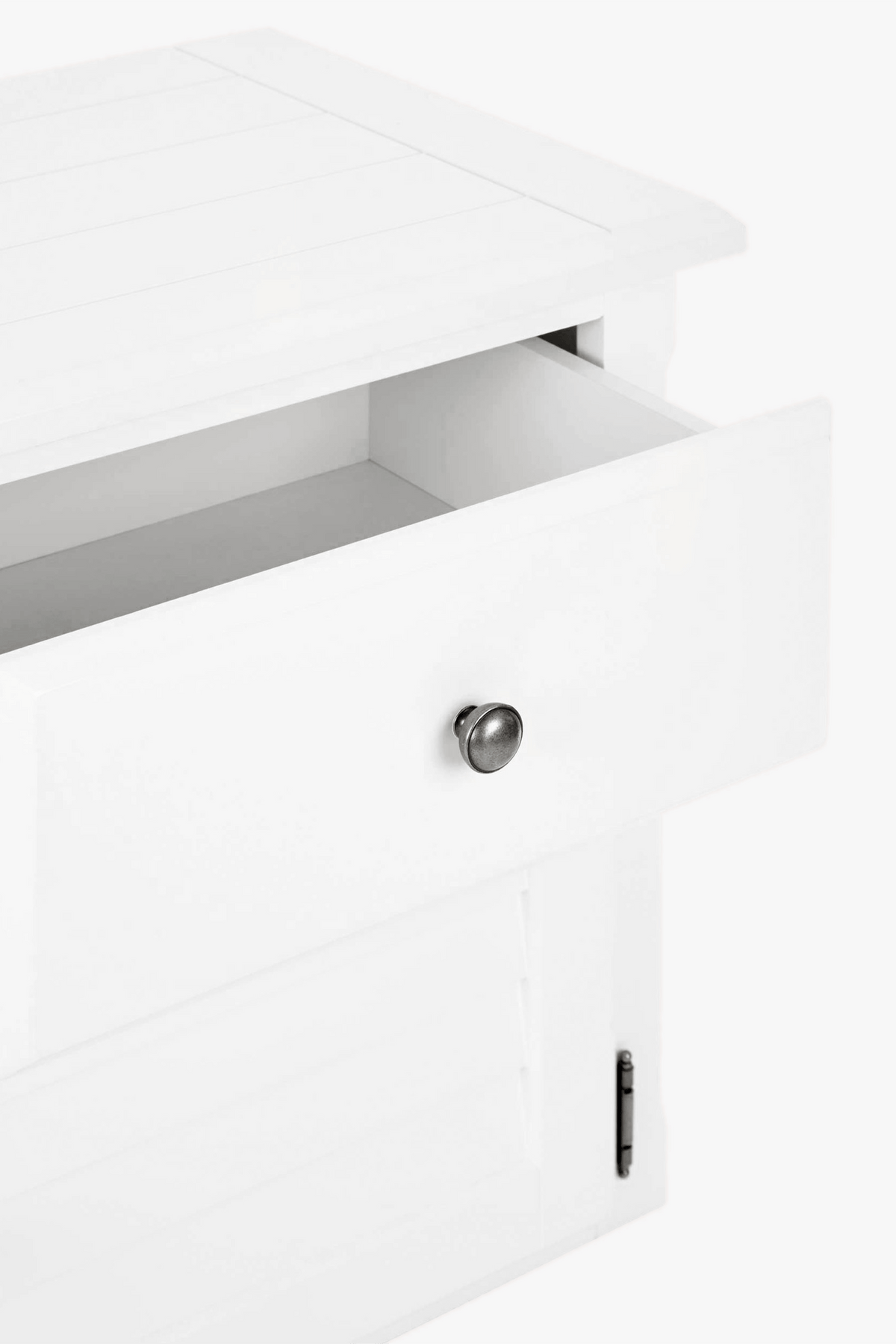 Devon staliukas prie lovos ar sofos su 1 žaliuzių efekto durimis ir 1 stalčiumi (rankenėlė kairėje)