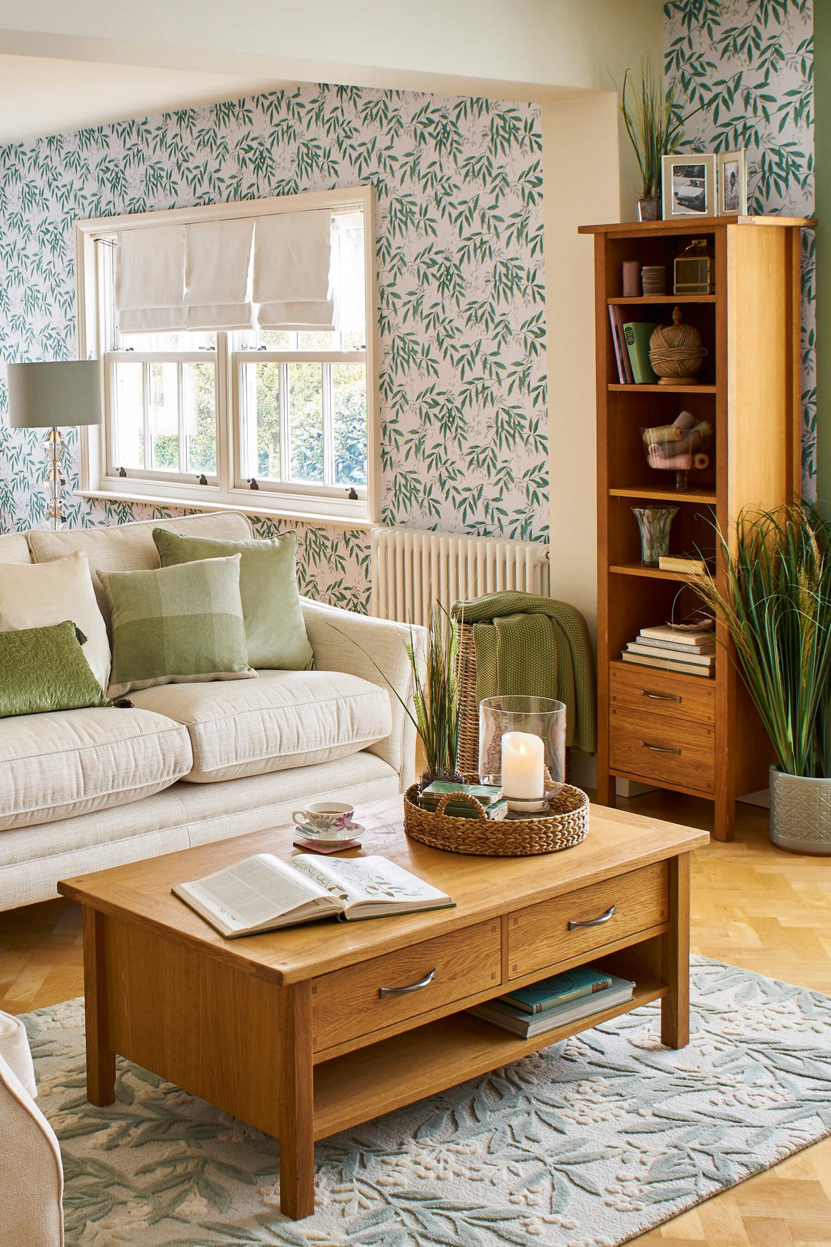 Milton kavos staliukas su 2 stalčiais