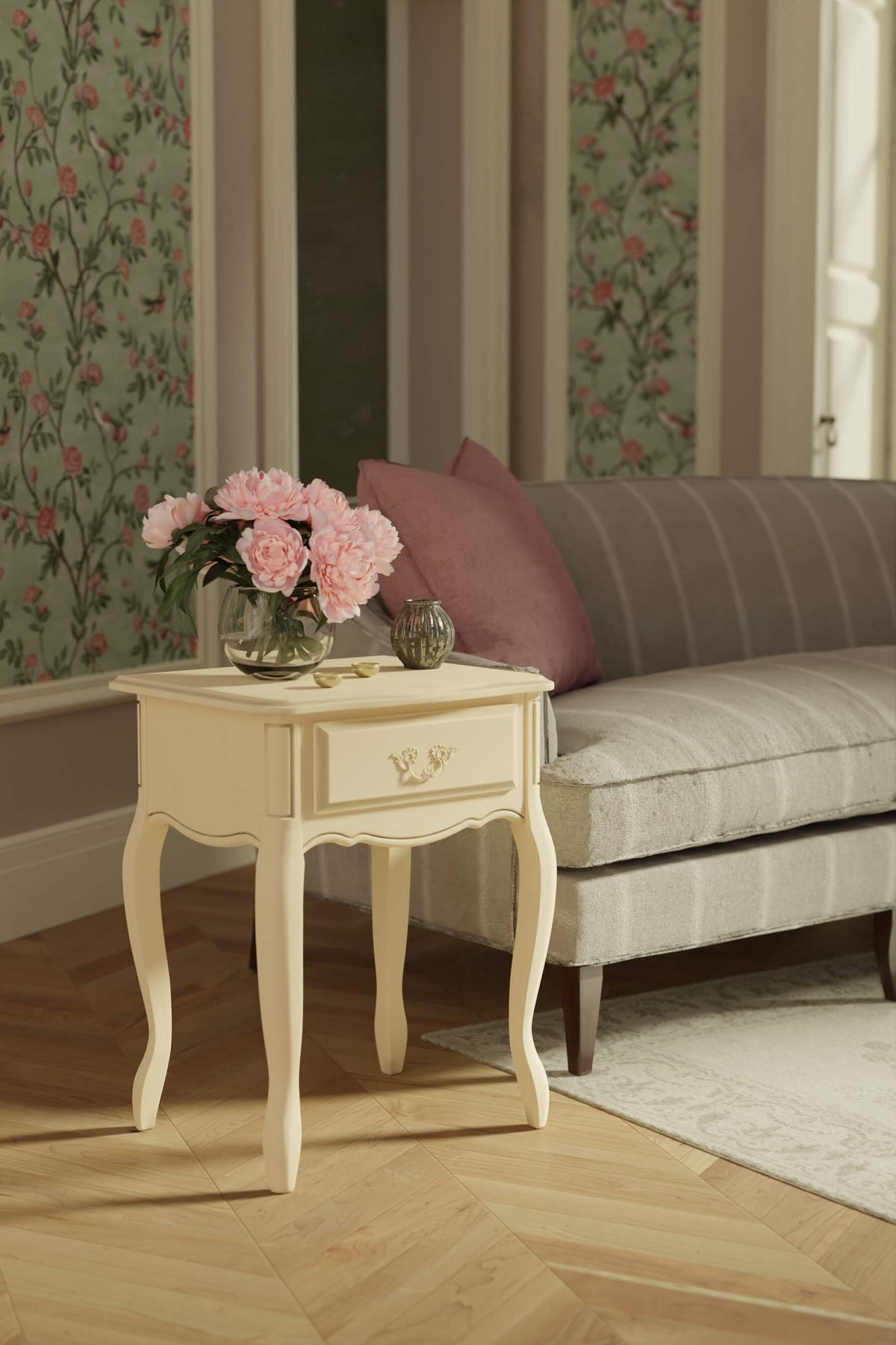 Provencale staliukas prie lovos ar sofos su 1 stalčiumi