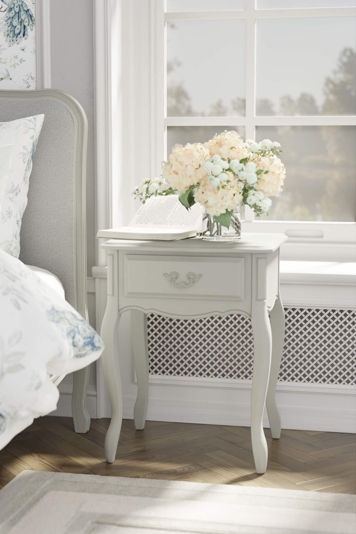 Provencale staliukas prie lovos ar sofos su 1 stalčiumi