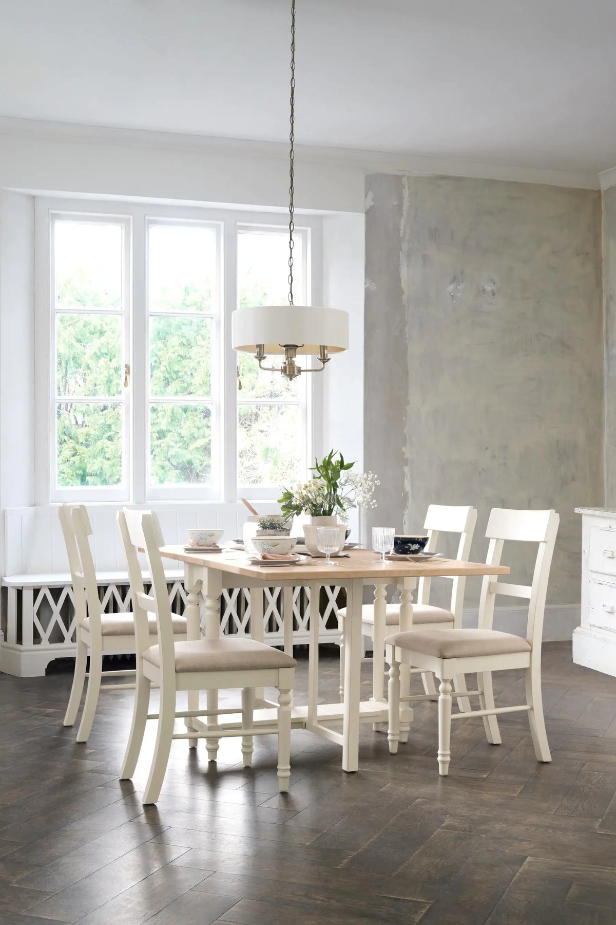 Dorset valgomojo stalas su prailginimais iš abiejų pusių