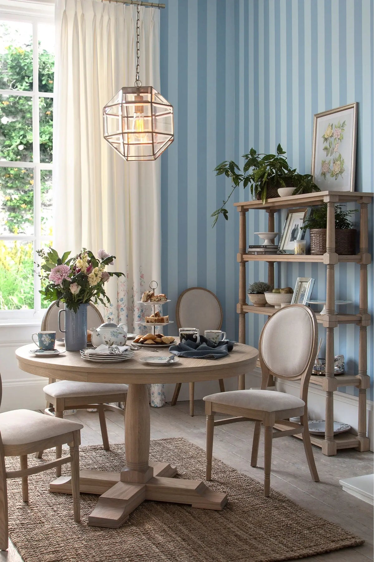 Wellington valgomojo kėdžių pora su minkšta sėdyne ir atlošu