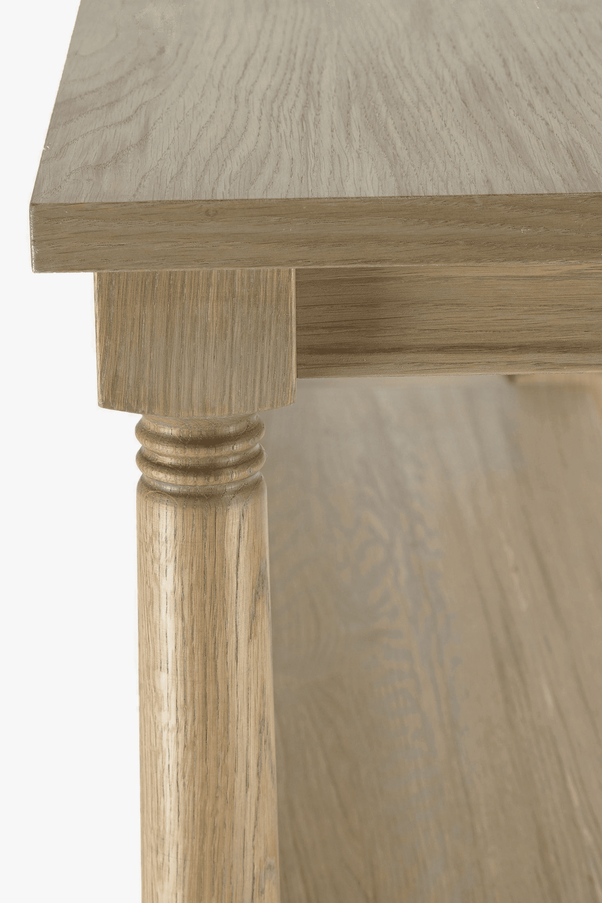 Wellington žema, atvira knygų spinta