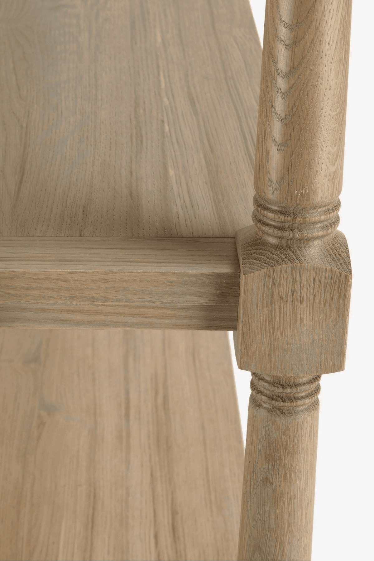 Wellington žema, atvira knygų spinta