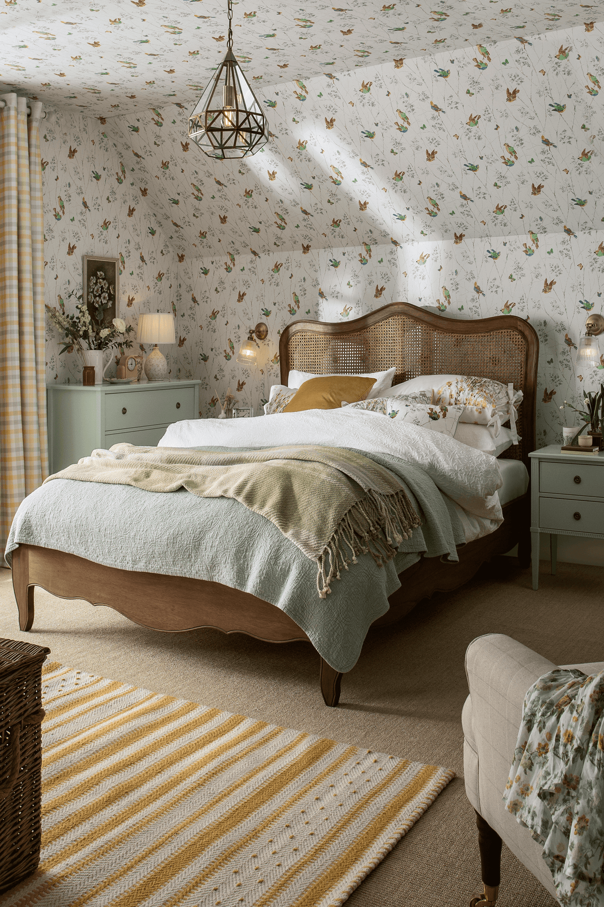 Montpellier lova (riešutmedis)